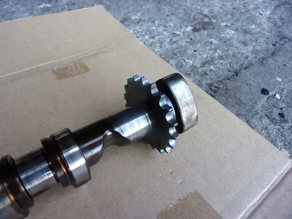 Audi A4 Nokka-akseli 2.0 TFSI 06F109101B image 3