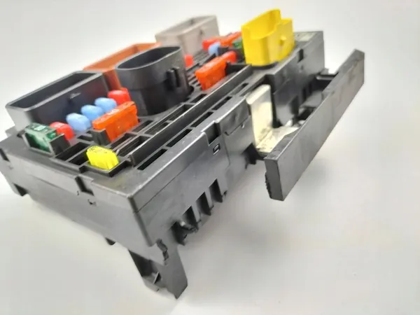 Caixa de fusíveis Peugeot 407 OE image 3