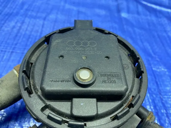 Vanne de filtre à charbon Audi A8 D4 8K0906253D image 7