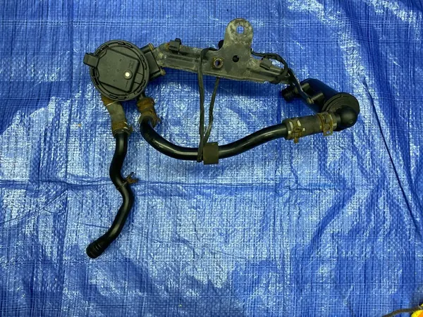 Vanne de filtre à charbon Audi A8 D4 8K0906253D image 8