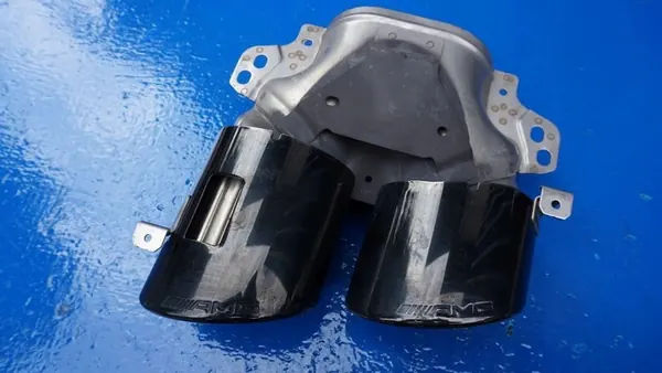 Mercedes-Benz C AMG W205 2015 Embout d'échappement A2054900727 image 1