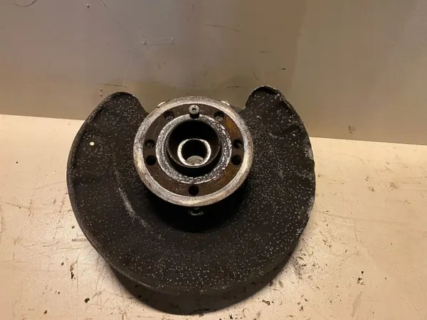 Mercedes-Benz GL X166 Taka-akselinpyörännavan OEM A1663570205 image 2