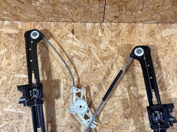 Régulateur de vitre porte arrière droite Porsche MACAN OEM 95B837462A image 6