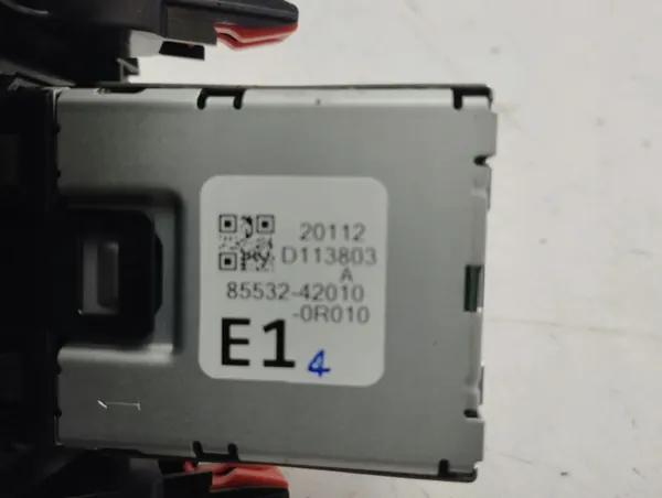 Prise USB Toyota OEM 8553242010 pour RAV4 XA50 image 6