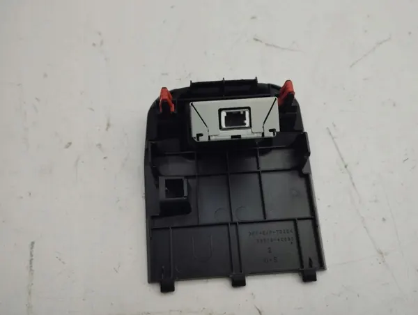 Prise USB Toyota OEM 8553242010 pour RAV4 XA50 image 7