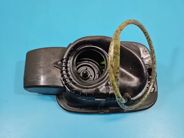 Bränsletanklock Skoda Octavia III image 6