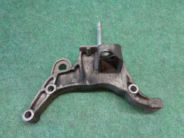 Fiat Bravo 2 Vaihteiston tuki OEM 46821369 Käytetty image 2
