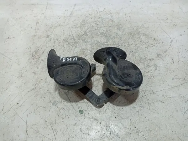 Tesla Model 3 Toeter OEM 1486943-00-A - Gebruikt image 2