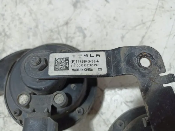 Tesla Model 3 Toeter OEM 1486943-00-A - Gebruikt image 3