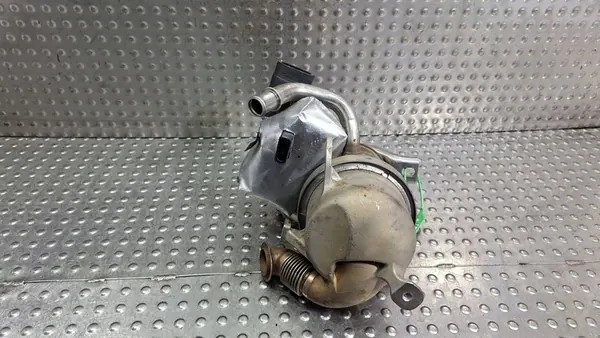 EGR-jäähdyttimen venttiili Volkswagen 04L131512AA image 3