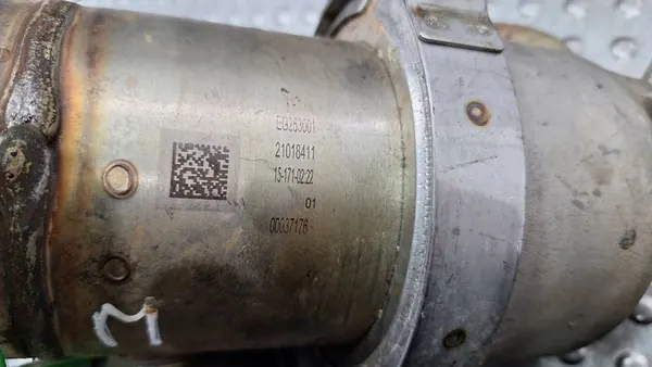 EGR-jäähdyttimen venttiili Volkswagen 04L131512AA image 8