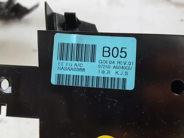 Panel de aire acondicionado Hyundai i30 II OE 97250-A6040GU image 4