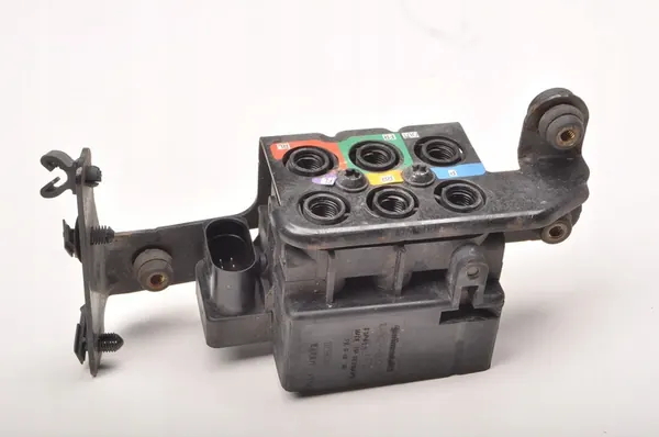 CAYENNE 9Y0 3.0 HYB Distributeur Suspension Pneumatique 15-1524-0027.2 image 1