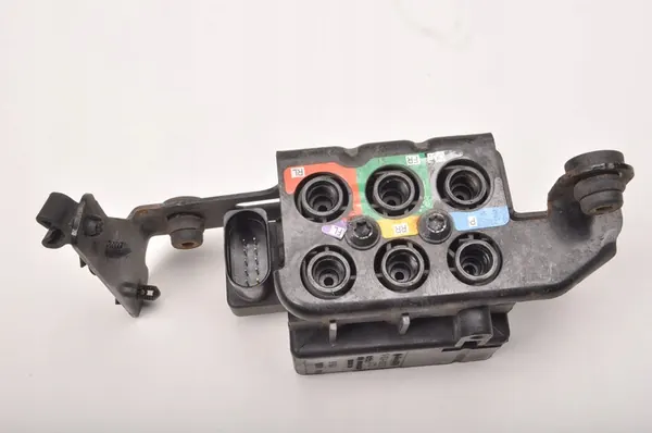 CAYENNE 9Y0 3.0 HYB Distributeur Suspension Pneumatique 15-1524-0027.2 image 3