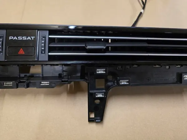 Grille de ventilation console VW Passat B8 OEM 3G1858416M image 3