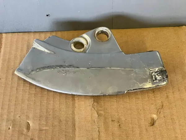 OEM 375973 tuulilasin kulmalista Corvette C3:lle image 2