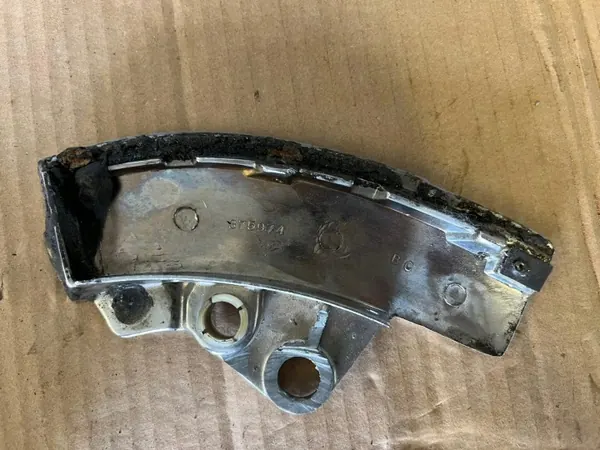 OEM 375973 tuulilasin kulmalista Corvette C3:lle image 3