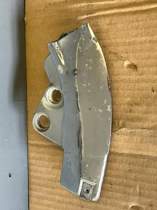 OEM 375973 tuulilasin kulmalista Corvette C3:lle image 4