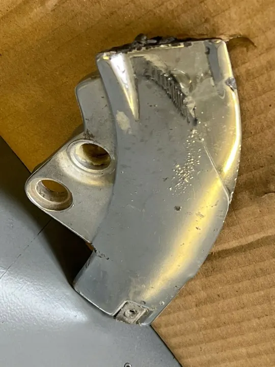 OEM 375973 tuulilasin kulmalista Corvette C3:lle image 5