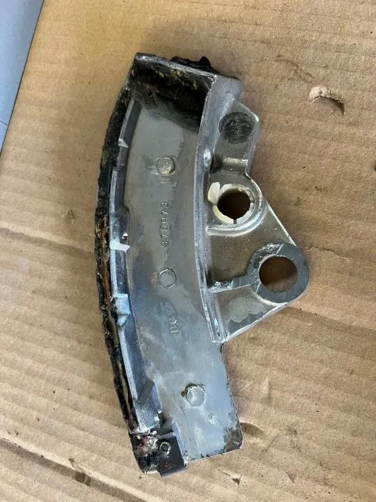 OEM 375973 tuulilasin kulmalista Corvette C3:lle image 6