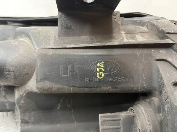 Reflector de faro delantero izquierdo Kia Sportage III 2010- OEM image 10