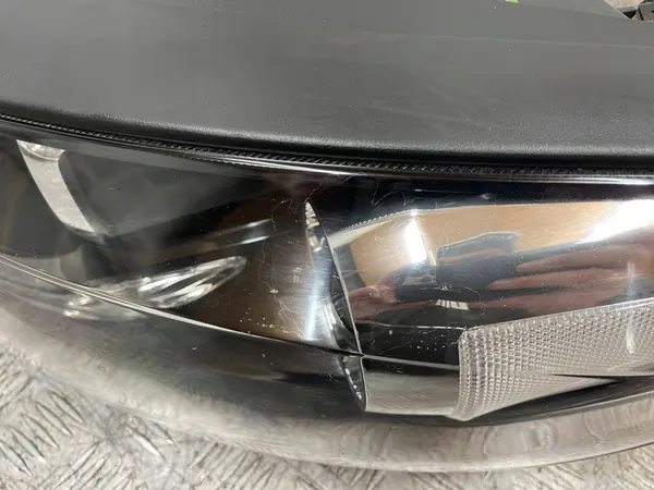 Reflector de faro delantero izquierdo Kia Sportage III 2010- OEM image 6