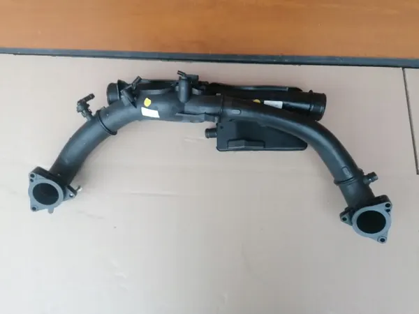 Audi Luftflödesrör OEM 06M145674 - Begagnad image 2