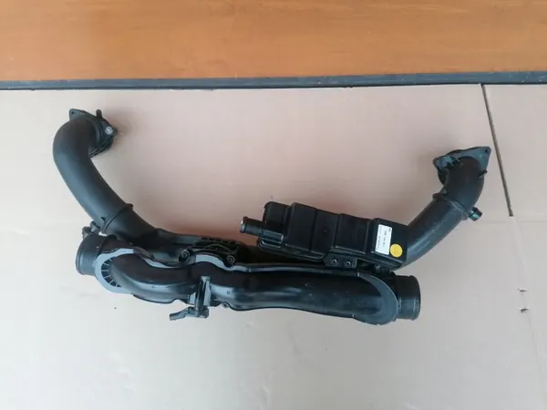 Audi Luftflödesrör OEM 06M145674 - Begagnad image 3