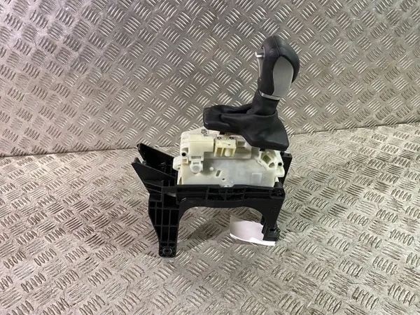 Hyundai Santa Fe 2019 Versnellingspook OEM 46700G8200 image 4