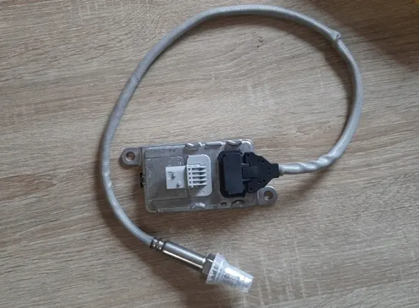Mercedes-Benz NOx-Sensor OEM A0101531628 image 2