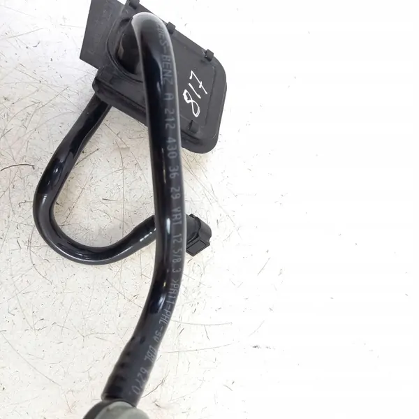 Mercedes-Benz Bremskraftverstärker-Schlauch OEM A0009987601 image 4