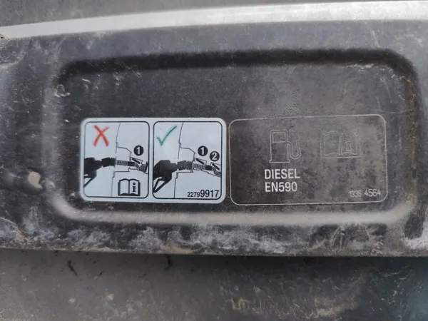 Tapa de combustible Vauxhall Insignia OEM 22799917 - Usado image 7