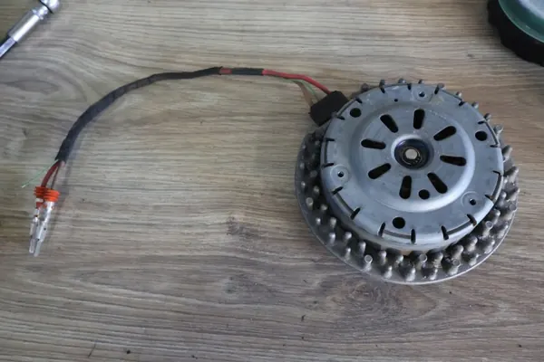 Volvo Radiatorventilatormotor OEM 28908002282 image 4