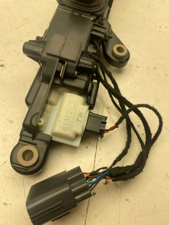 Land Rover Türschloss-Einsatz OEM L560J8A222401 image 3