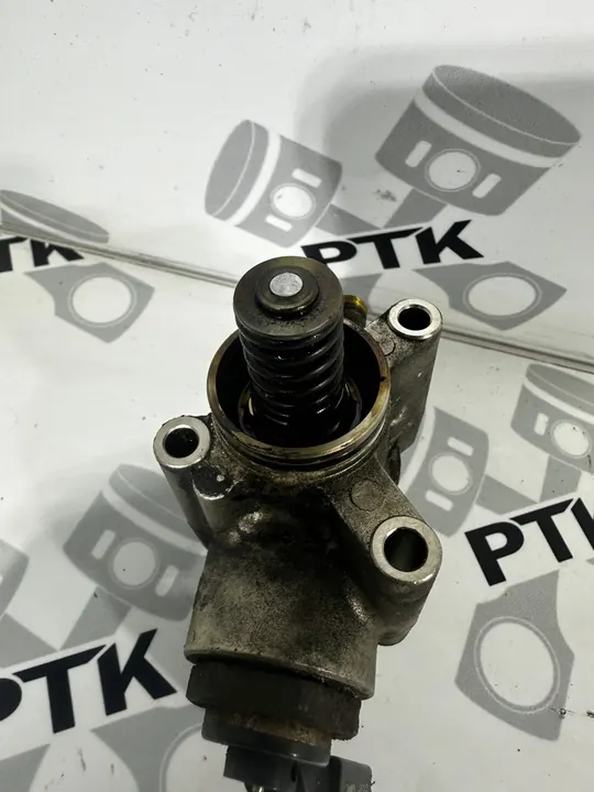 VW 3.6 V6 Bränslepump 03H127025D image 2