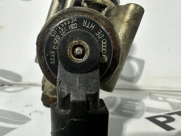 VW 3.6 V6 Bränslepump 03H127025D image 3