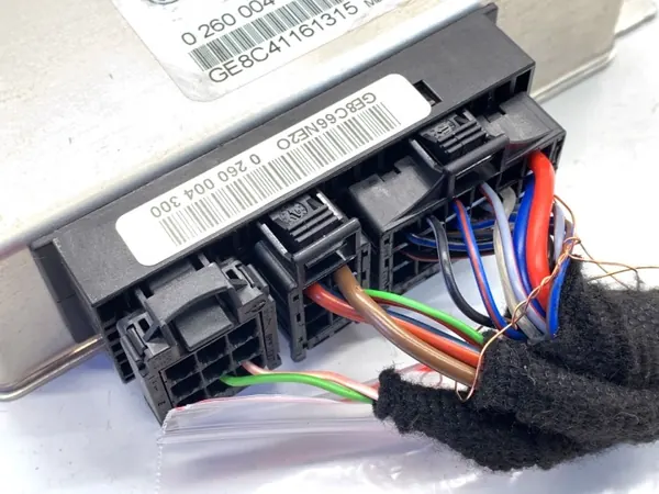 Módulo de bloqueo de eje trasero OEM 8065118 BMW F22 image 3