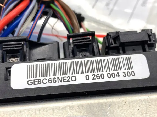 Módulo de bloqueo de eje trasero OEM 8065118 BMW F22 image 4