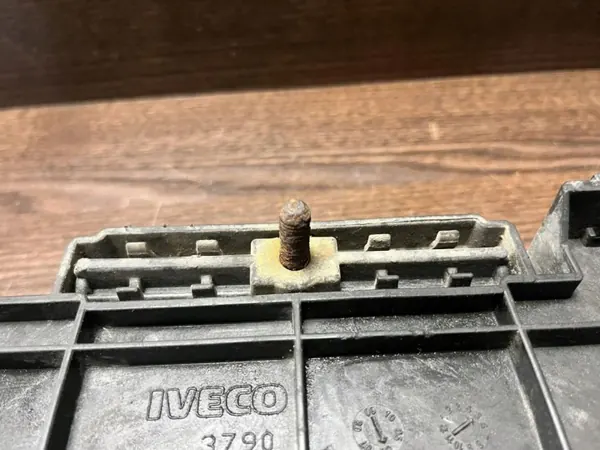 Iveco Daily 3:e gen batteribas OEM 504094417 image 8