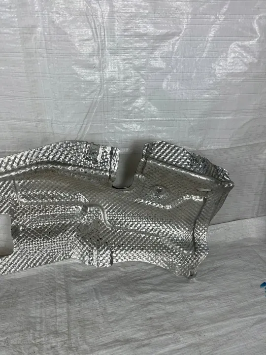 Mercedes GLS 167 Abgashitzeschild A1676807208 image 4