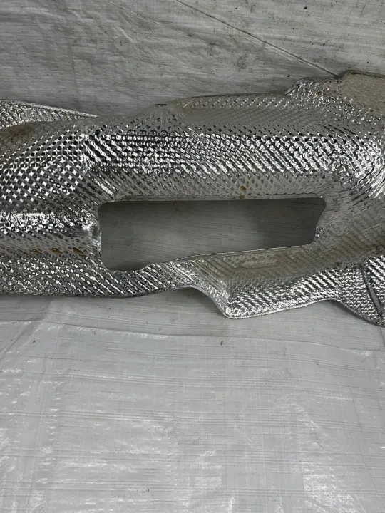 Mercedes GLS 167 Abgashitzeschild A1676807208 image 7