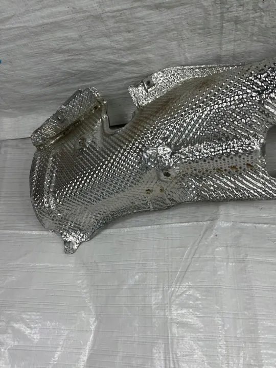 Mercedes GLS 167 Abgashitzeschild A1676807208 image 8