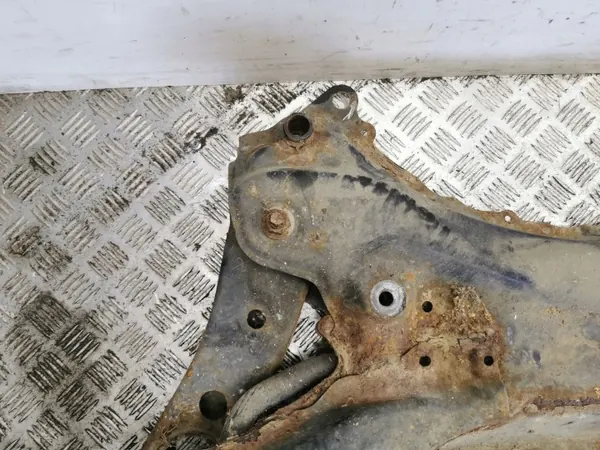Toyota RAV4 XA40 Voorste hulpframe OEM AMD142250 image 10