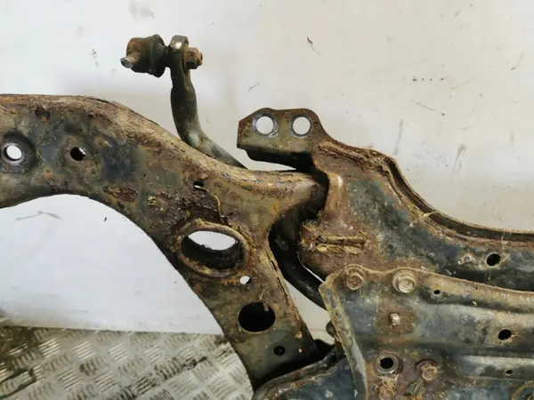 Toyota RAV4 XA40 Voorste hulpframe OEM AMD142250 image 3