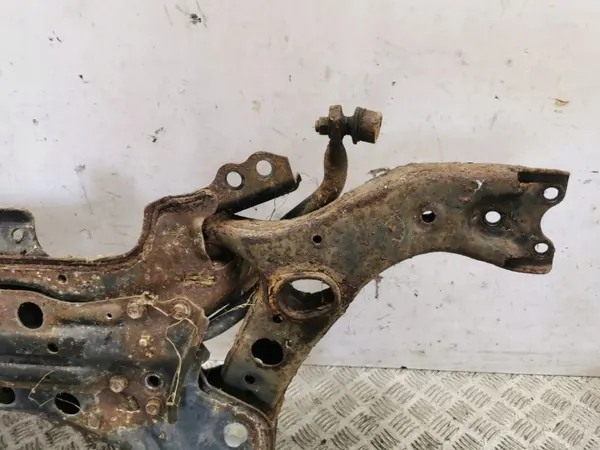 Toyota RAV4 XA40 Voorste hulpframe OEM AMD142250 image 4