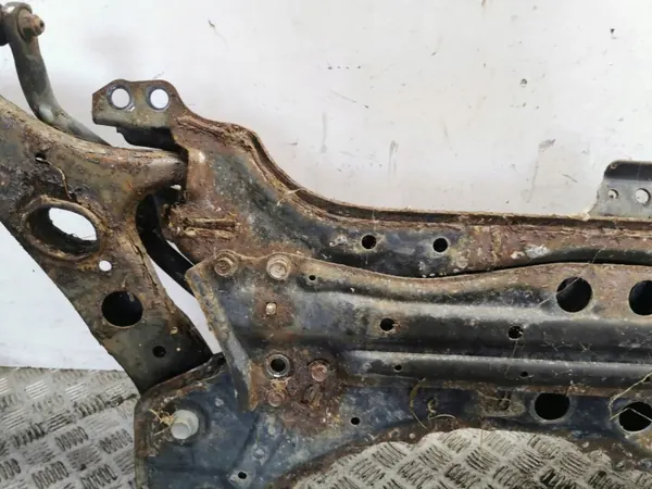 Toyota RAV4 XA40 Voorste hulpframe OEM AMD142250 image 5