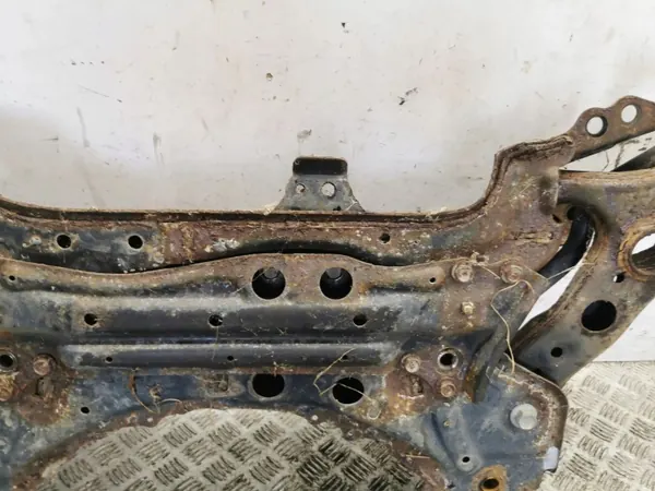 Toyota RAV4 XA40 Voorste hulpframe OEM AMD142250 image 6