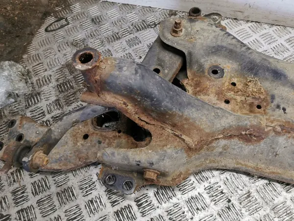 Toyota RAV4 XA40 Voorste hulpframe OEM AMD142250 image 8