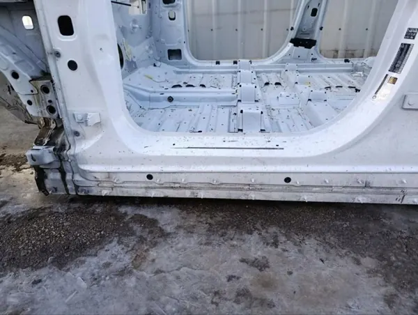 Mercedes-Benz EQS SUV 2023 Estribo Izquierdo OEM 294407 image 3