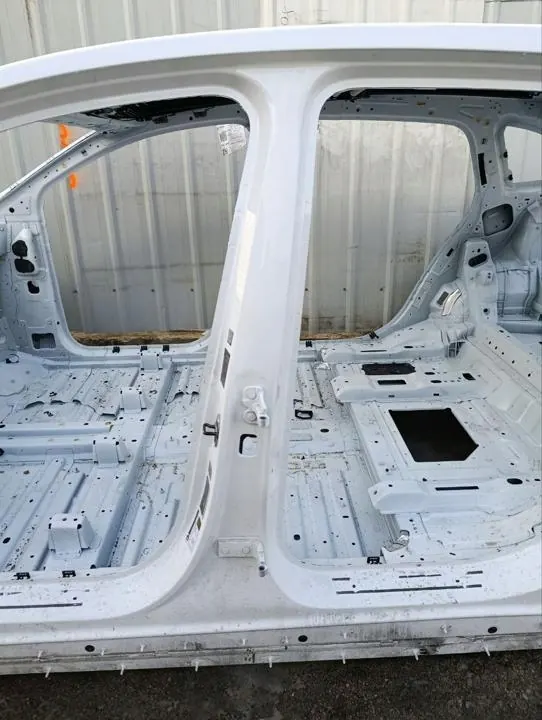 Mercedes-Benz EQS SUV 2023 Estribo Izquierdo OEM 294407 image 5